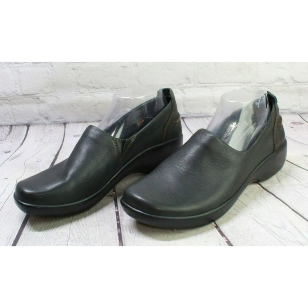 LL Bean Black Leather Slip On Comfort Classic Nursing Clogs Shoes Size 9 M - Picture 2 of 9